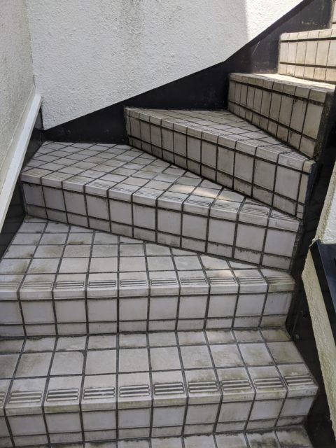 茅ヶ崎市　外階段　床シート工事